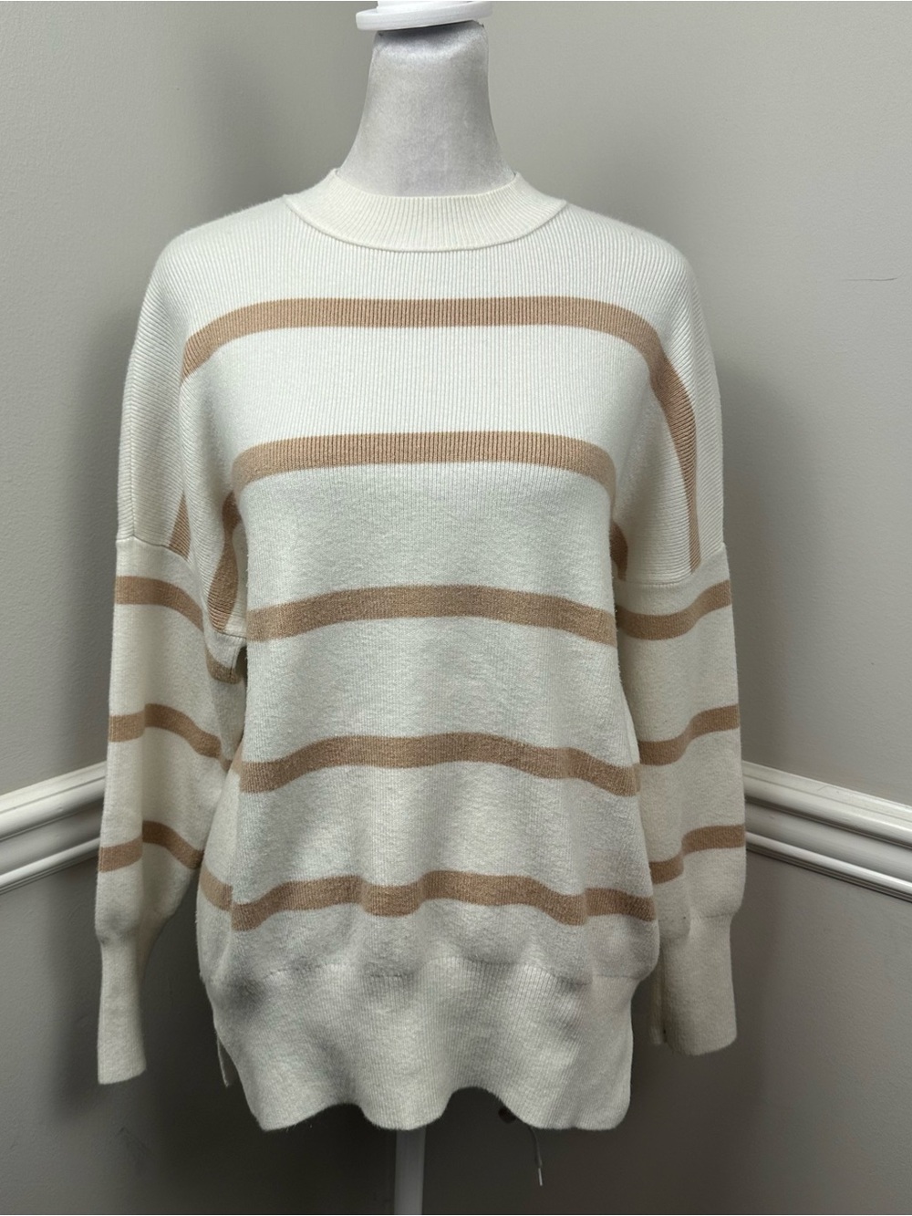Abercrombie & Fitch Cream and Tan Striped Crewneck Sweater S